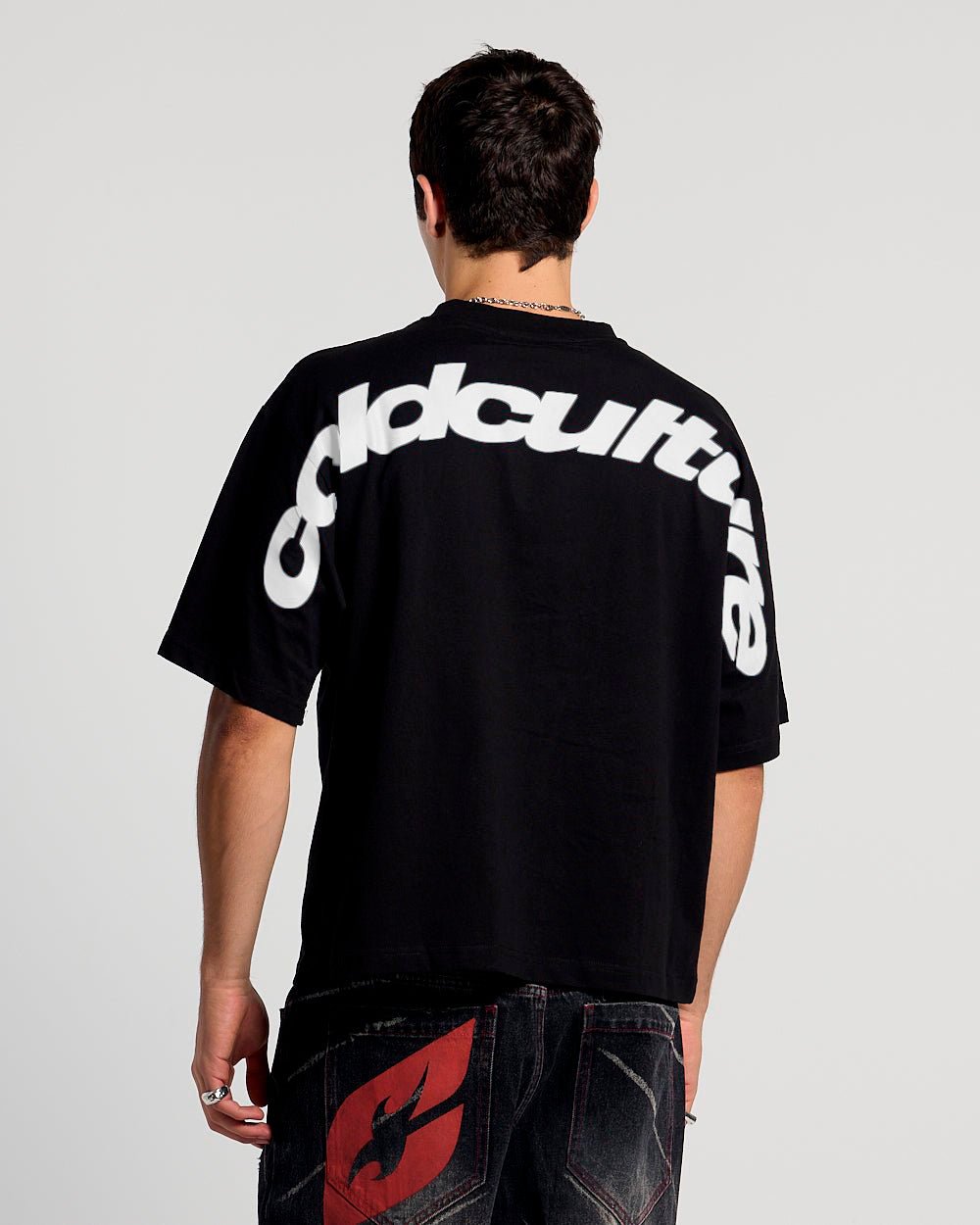 CURVED TEE BLACK & WHITE