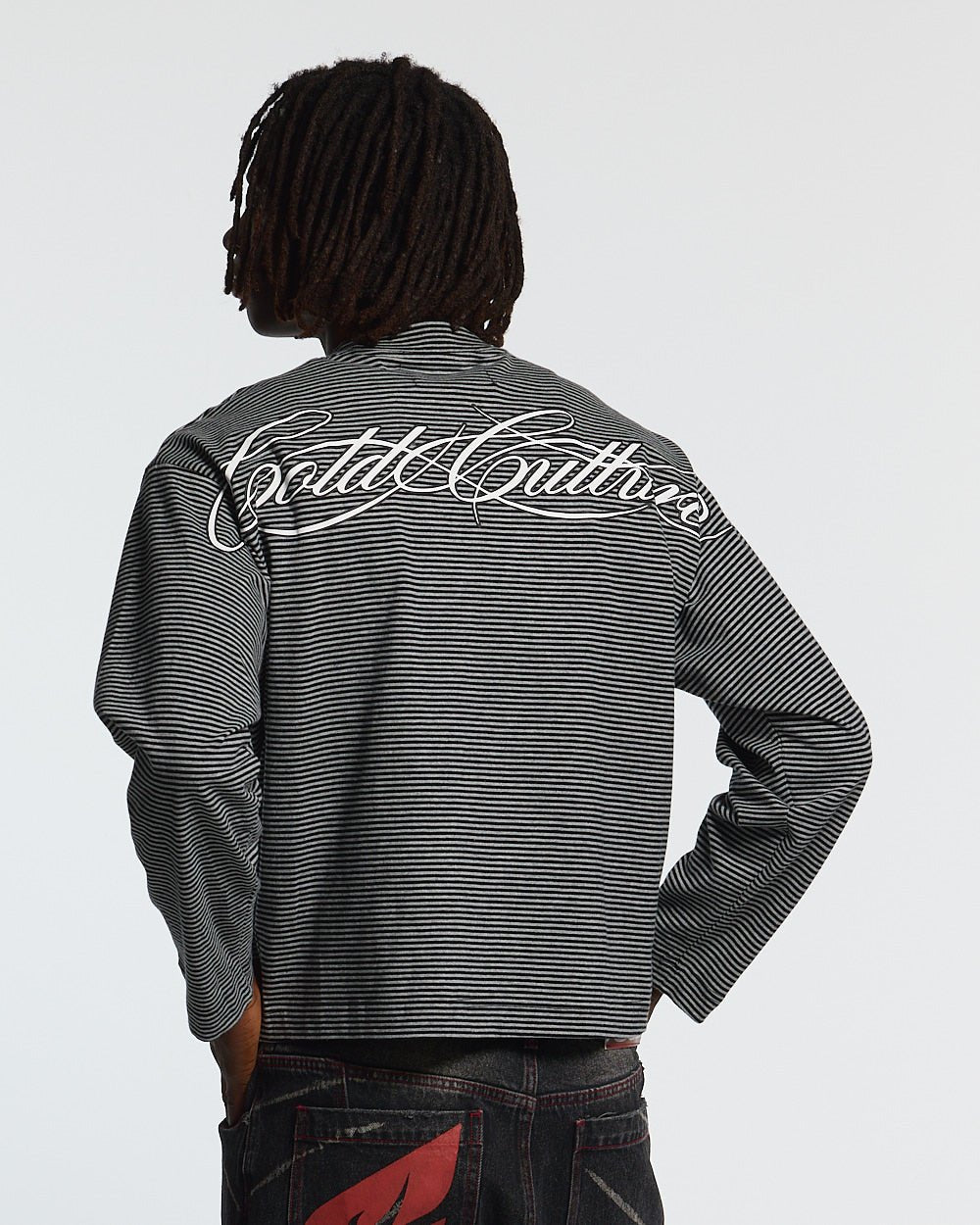 SCRIPT STRIPES LONGSLEEVE BLACK