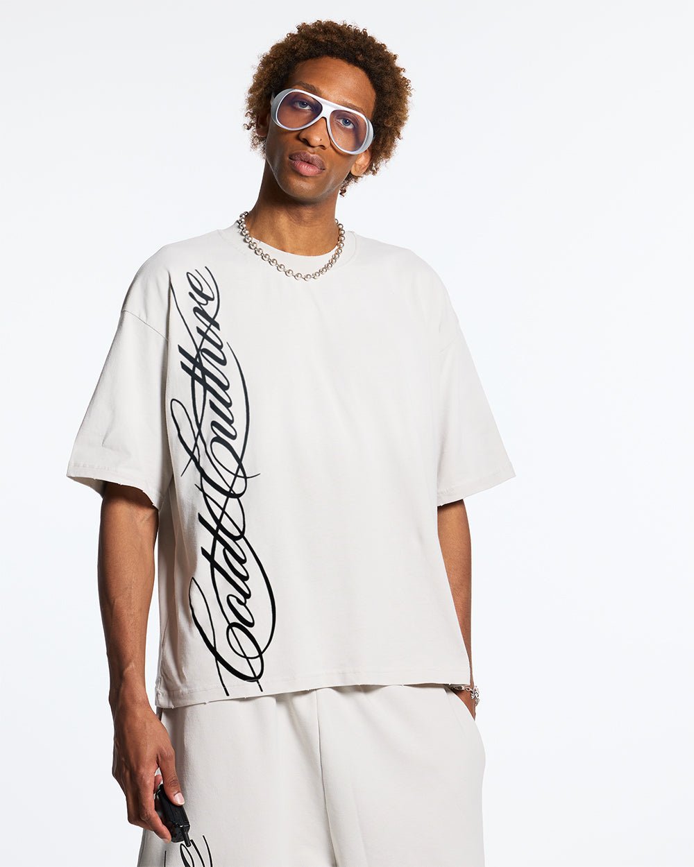 SCRIPT TEE LIGHT GREY
