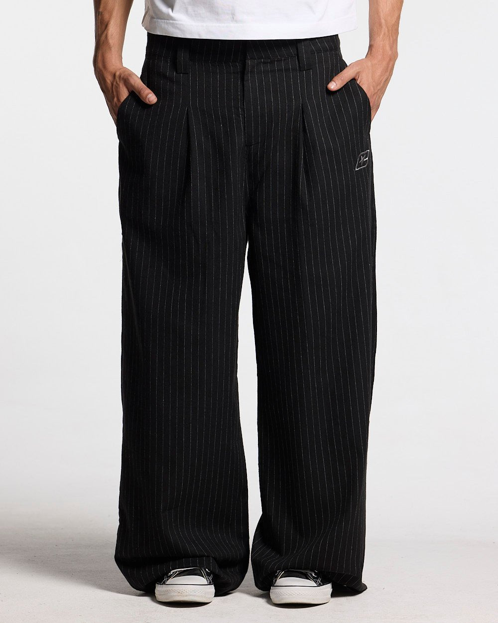 SEAM EFFECT LINE PANTS BLACK