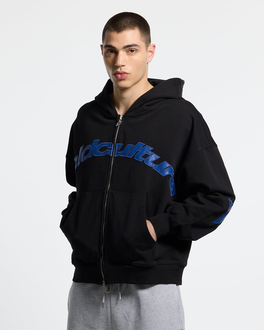 STAR CURVED ZIP HOODIE BLACK